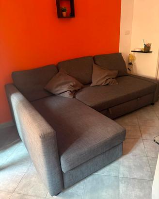 divano letto Ikea con chaise longue pari a nuovo