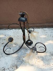 lampadario in ferro battuto e  lampada da terra