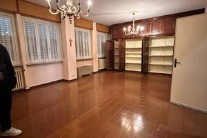 Palazzo / Stabile di 4200 m² con più di 5 locali a