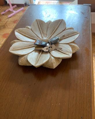 Svuotatasche in pietra a forma di fiore