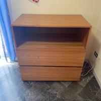 Cassettiera moderna in legno naturale