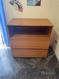 Cassettiera moderna in legno naturale