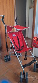 Passeggino con chiusura ad ombrello