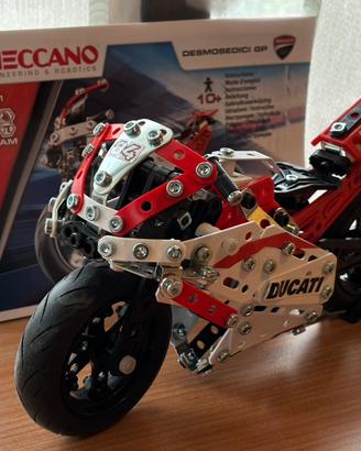 Meccano Ducati Desmosedici GP 18301 completa