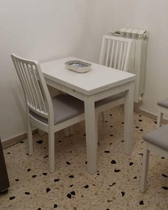 Tavolo ikea con prolunghe laterali e 2 sedie