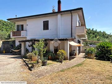 CASA SEMINDIPENDENTE A MASSAROSA