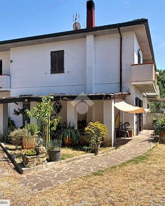 CASA SEMINDIPENDENTE A MASSAROSA