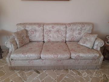 n.2 Divani da salotto 3 posti + 2 posti
