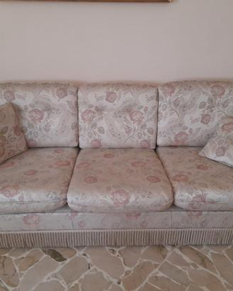 n.2 Divani da salotto 3 posti + 2 posti