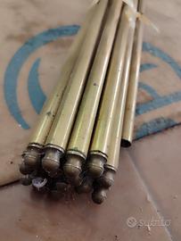 bacchette in ottone ferma tappeto