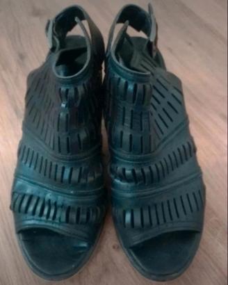 sandali con tacco largo 