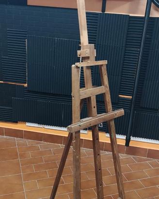 Cavalletto in legno pittura quadri