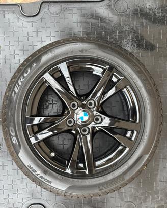 Cerchi in lega originali BMW con gomme invernali