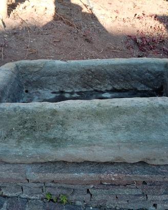 fioriera in pietra