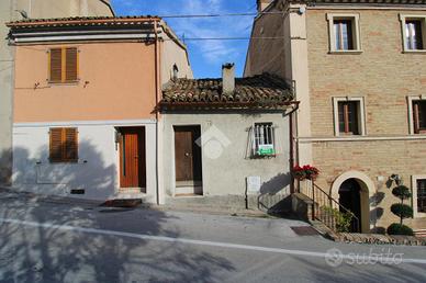 CASA SEMINDIPENDENTE A RECANATI