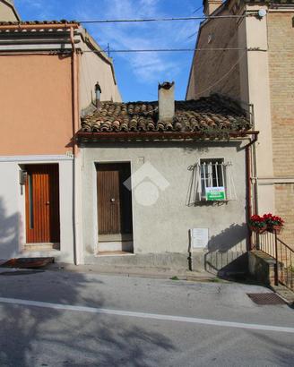 CASA SEMINDIPENDENTE A RECANATI