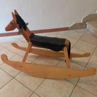 Cavallo a dondolo in legno fatto a mano 