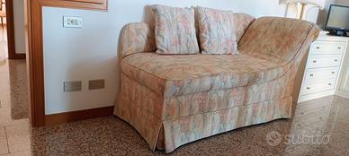 Divano Dormeuse Classico Elegante con Cuscini