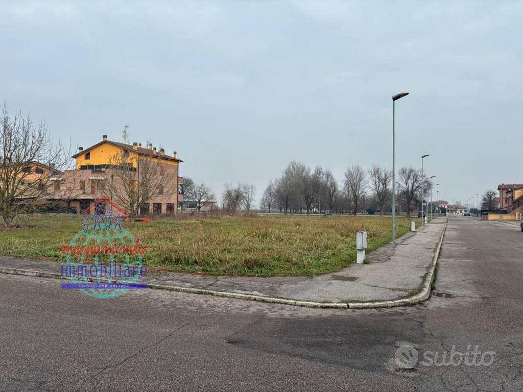 Terreno di 835 m² a Finale Emilia - Altro