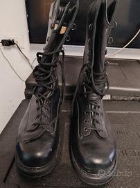 anfibi neri militari