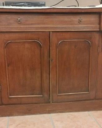 Credenza antica in legno massello. cassetto e ante