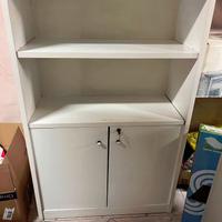 libreria in legno bianco