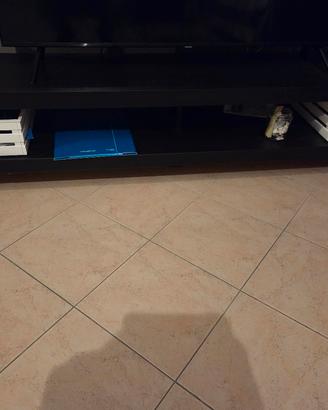 Mobile basso Ikea per TV 