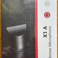 Microfono e treppiede mai utilizzati