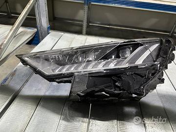 FANALE SX MATRIX AUDI Q8 (DANNEGGIATO)