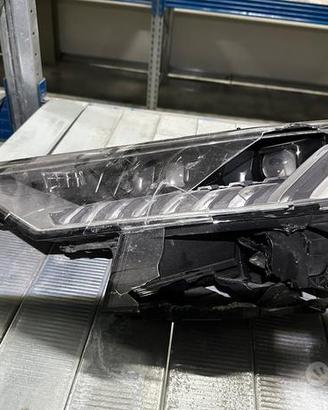 FANALE SX MATRIX AUDI Q8 (DANNEGGIATO)