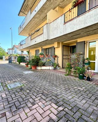 VILLA A SCHIERA A SAN MAURO PASCOLI