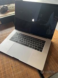 Macbook pro 15” late2017 500 gb 16 gb ram