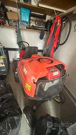 trattorino per tagliare l'erba 