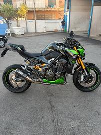 Kawasaki Z900 SE 2023, super accessoriata