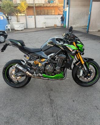 Kawasaki Z900 SE 2023, super accessoriata