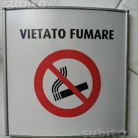 Cartello vietato fumare con profilo in alluminio