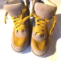 Scarpe in pelle scamosciata con tacco interno