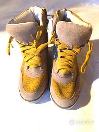 Scarpe in pelle scamosciata con tacco interno