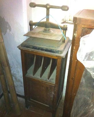 Torchio pressa antica per stampare