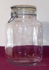 Vaso di vetro con coperchio ermetico
