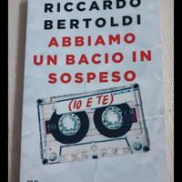 Abbiamo un bacio in sospeso 