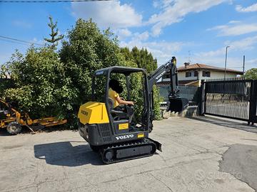 E232 - Mini escavatore 15 q.li Volvo EC15