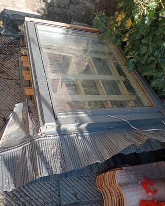  2 VELUX  tenda parasole smontate con telaio 