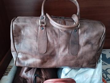 Borse da viaggio in pelle nuove