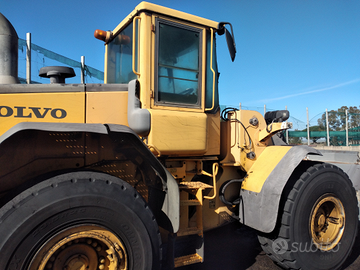 Pala gommata volvo 120e del 2006