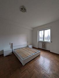 Stanza in Appartamento Ben Ristrutturato