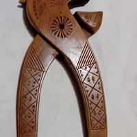 schiaccianoci di legno