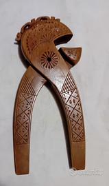 schiaccianoci di legno