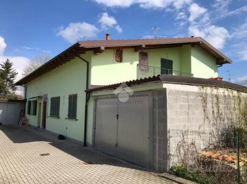 PORZIONE DI BIFAMILIARE A LUNGAVILLA
