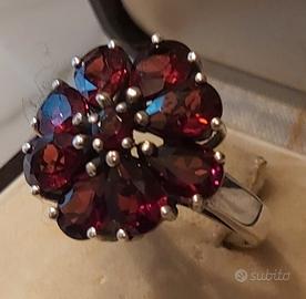 Anello vintage in argento con granati